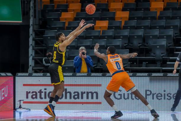 轻中场在首 轻中场在首