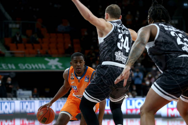 近年表现突 近年表现突