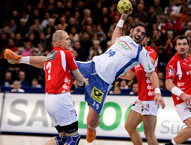 官方：谢菲联签下卢顿25岁华裔中场陈达毅 双方签四年合同